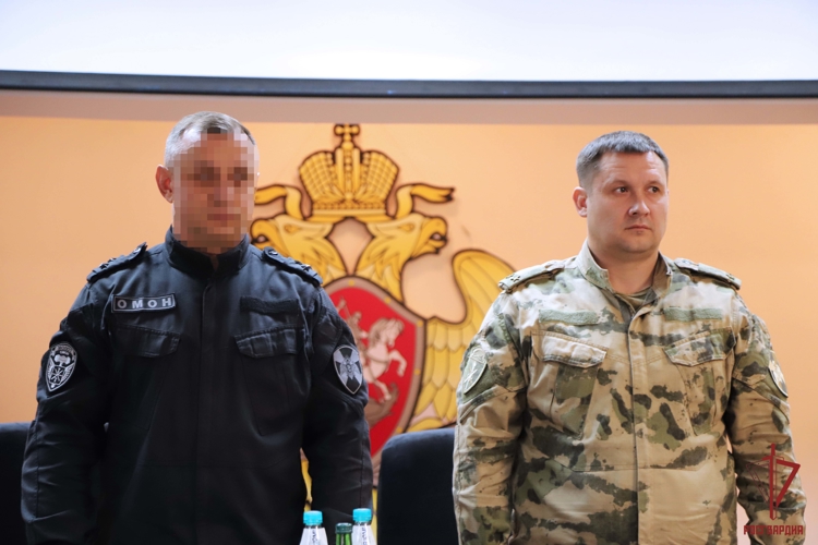 Сотрудники ОМОН "Молот" Управления Росгвардии по Тульской области отмечают профессиональный праздник 