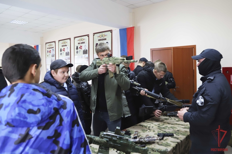 На базе ОМОН «Молот» Управления Росгвардии по Тульской области состоялся день открытых дверей