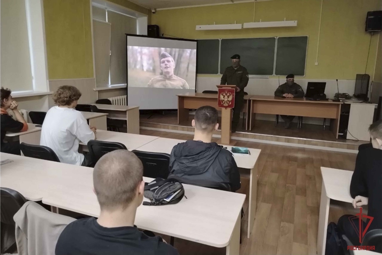 Росгвардейцы провели урок мужества в Тульской области