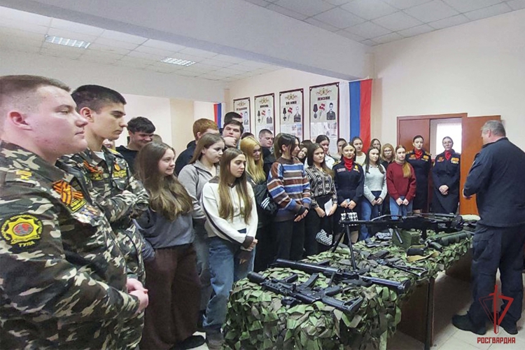 Росгвардейцы провели дни открытых дверей для студентов в Туле