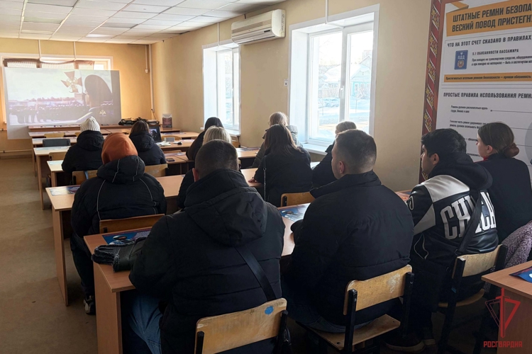 Росгвардейцы провели дни открытых дверей для студентов в Туле