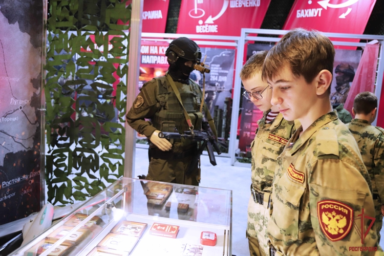 Росгвардейцы посетили открытие выставки «Мы знаем, за что сражаемся» в Туле