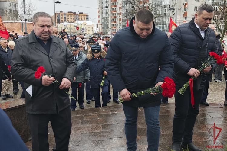Подшефные Росгвардии тульские кадеты возложили цветы к памятнику «Тулякам, погибшим в локальных войнах и военных конфликтах»