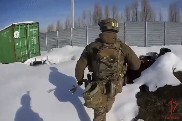 В Тульской области при содействии спецназа Росгвардии задержаны подозреваемые в незаконном обороте наркотиков (видео)