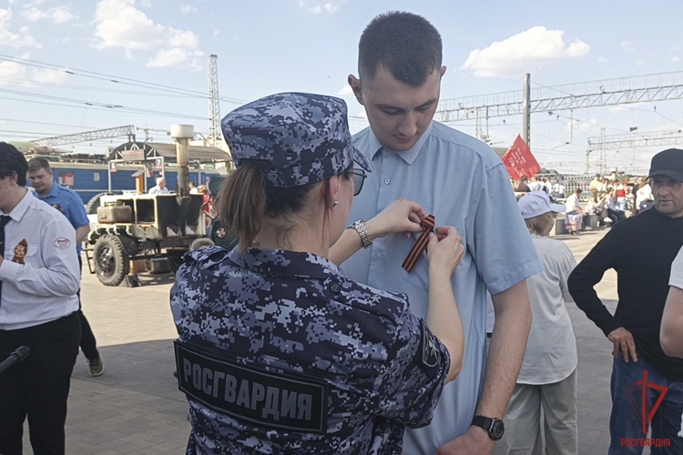 Росгвардейцы приняли участие во Всероссийской акции «Георгиевская ленточка» в Туле