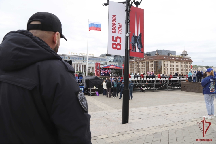 Росгвардейцы приняли участие в обеспечении охраны общественного порядка в День Победы в Туле