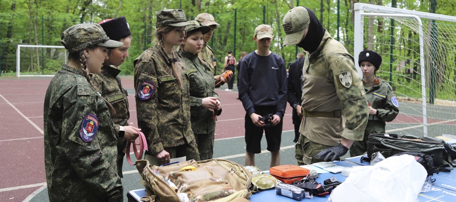 Сотрудники ОМОН «Молот» Росгвардии провели показательные занятия для казачьей молодёжи в Тульской области (видео)