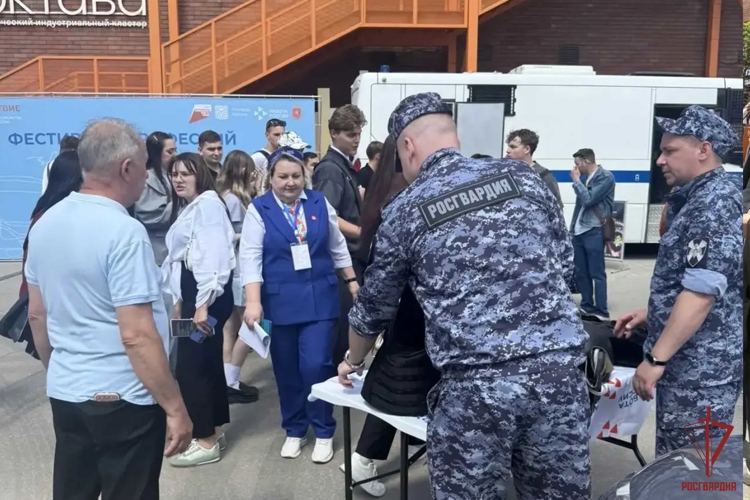 Росгвардия представила ведомство на Всероссийской ярмарке трудоустройства в Туле