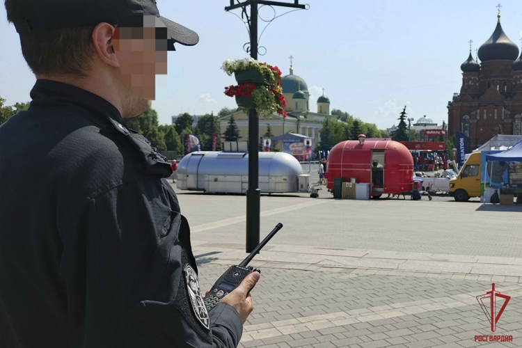 Росгвардейцы обеспечили безопасность в ходе празднования Дня России в Тульской области