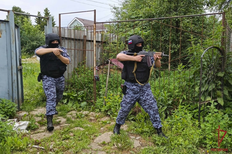 Росгвардейцы провели тренировку на охраняемом объекте в Туле