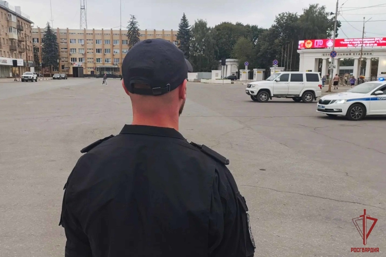 Росгвардейцы обеспечили правопорядок во время проведения футбольного матча в Туле