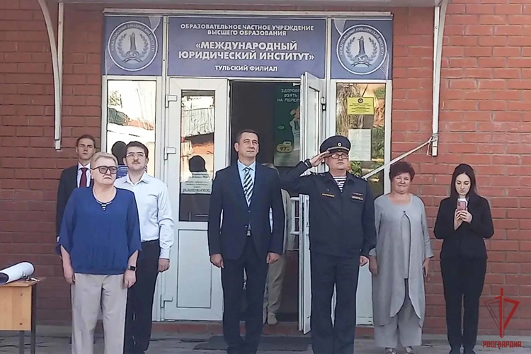 Росгвардейцы приняли участие в праздничных мероприятиях, приуроченных ко Дню знаний в Тульской области