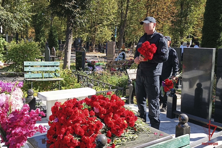 Бойцы ОМОН «Молот» почтили память Героя России Дмитрия Горшкова в Туле