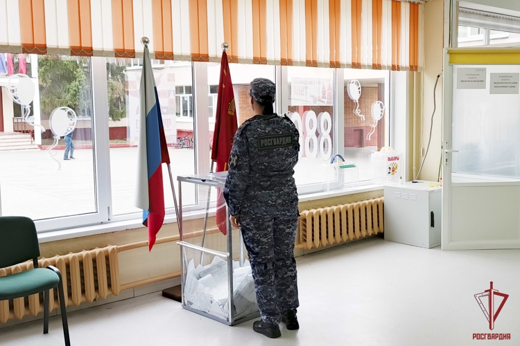 Росгвардейцы Тульской области принимают участие в Едином дне голосования