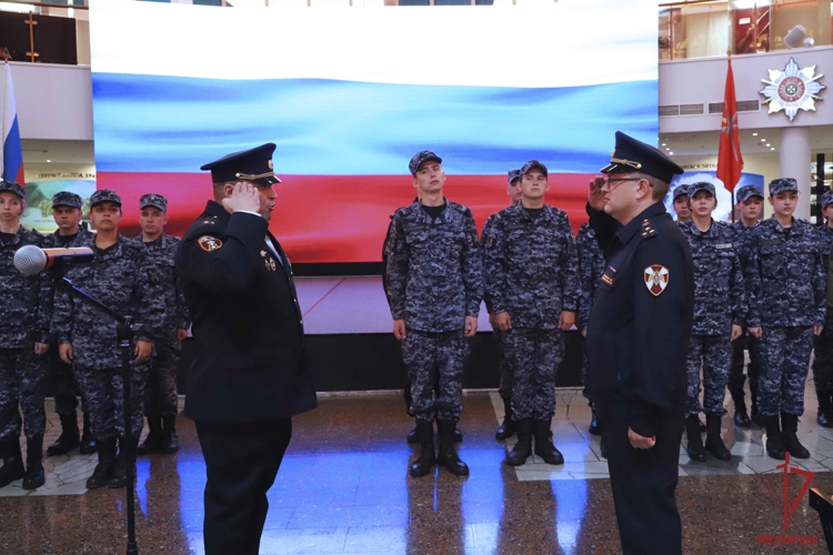 Сотрудники вневедомственной охраны Росгвардии приняли присягу в Туле