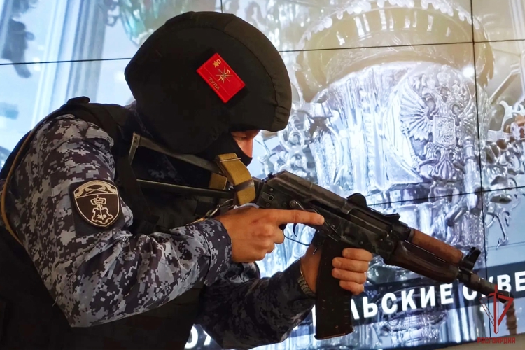 Сотрудники вневедомственной охраны Росгвардии отработали алгоритм реагирования на сигнал «Тревога» в Туле